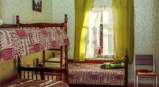 Хостел Guest House on Arbatskaya Коломна Семейный номер с общей ванной комнатой-2